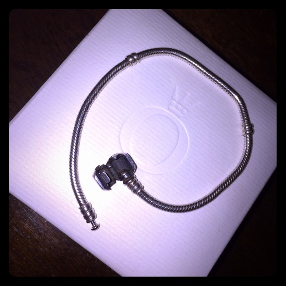 pandora sliver bracelet , 7.5
