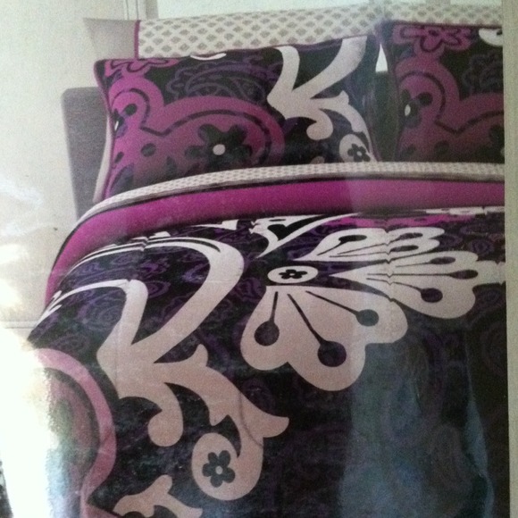 Brand new queen size bed in a bag.