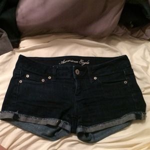 ✨American Eagle dark wash denim shorts💕