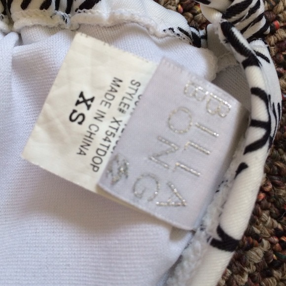 🚫SOLD🚫Billabong dori fish bones bikini top! - Picture 4 of 4