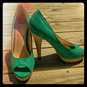 Brand New w/out Box  Peep Toe Platform Heels