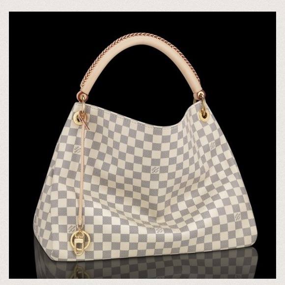 Help @stellabellaire find this!!!