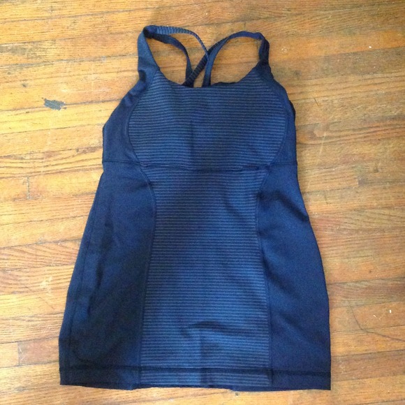 Lululemon workout top