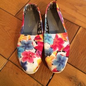 Floral print Toms