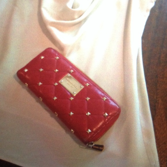 💢SOLD💢Authentic Michael Kors wallet