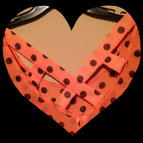❌SOLD IN BUNDLE❌ Francesca's Coral Polk-A-Dot Top - Picture 2 of 2