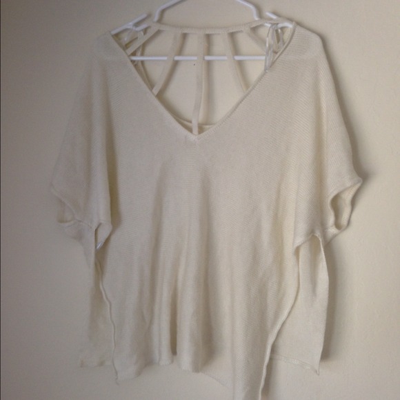 Lush oversized knot sweater type poncho - Picture 2 of 4