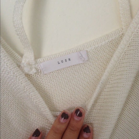 Lush oversized knot sweater type poncho - Picture 4 of 4