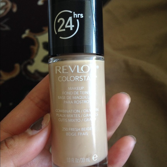 Revlon Colorstay Foundation - Picture 1 of 2