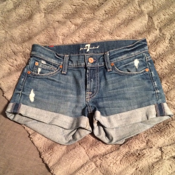 Seven shorts - Picture 2 of 3