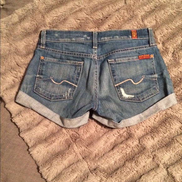 Seven shorts - Picture 3 of 3