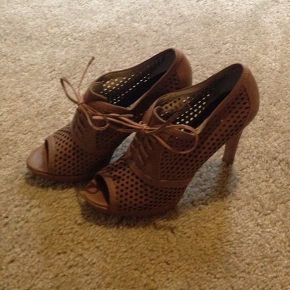 Vince Camuto leather heeled booties