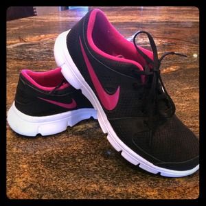 8.5 Nike Women's Flex Express Run