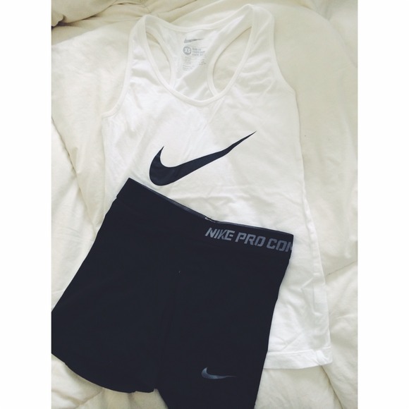 Nike Tops - Nike spandex and top bundle!!