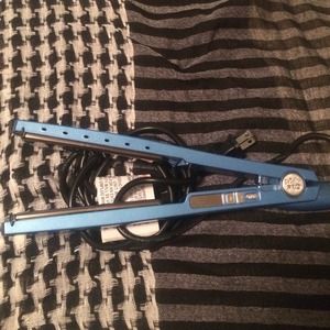 Babyliss nanotitanium 1 an a half inch brand new.