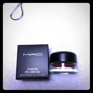 MAC Cosmetics Fluidline:  Dipdown.
