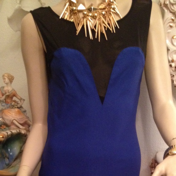 Sheer V Neck with Sweetheart Bust Line - Picture 3 of 3