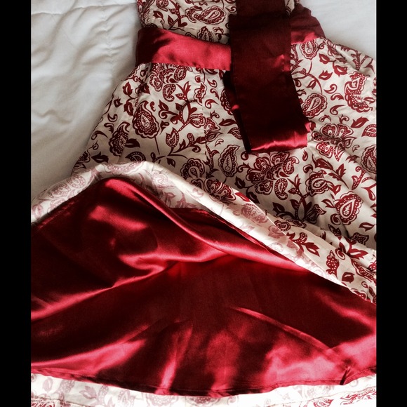 SOLD🌺🌸 Floral Summer Dress NWT. - Picture 2 of 4