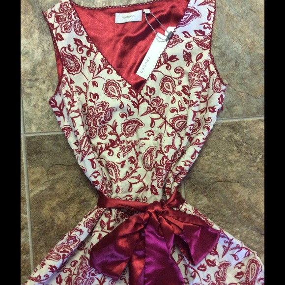 SOLD🌺🌸 Floral Summer Dress NWT. - Picture 4 of 4