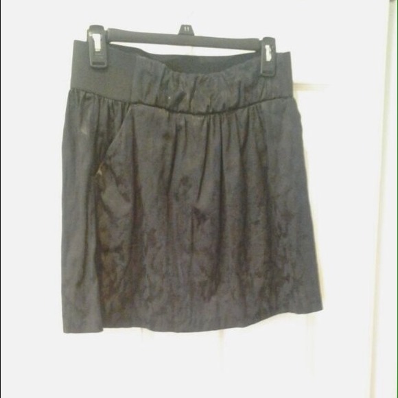 High waist black skirt w/ pockets