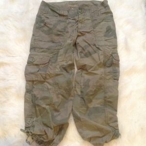 Hollister XS Camo Capris