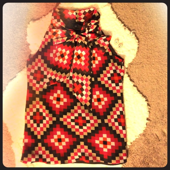 Final sale! Geometric print sleeveless top