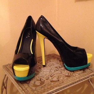 Neon open Toe pumps