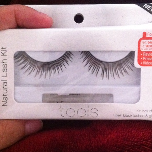 4 unused lash sets - Picture 3 of 3