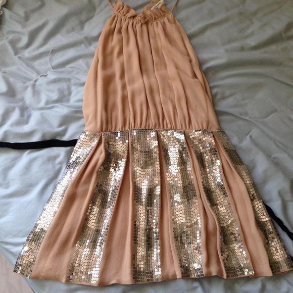 Beige top w/ details silver sequins