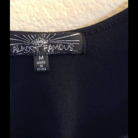 🚫SOLD IN BUNDLE Daisy Crop Top - Picture 2 of 3