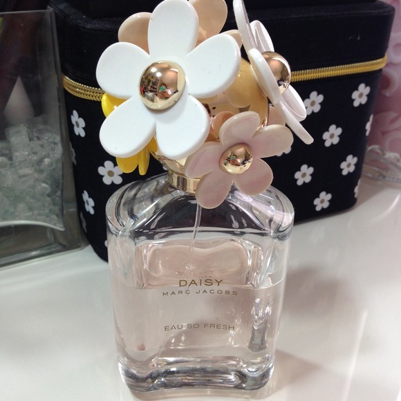 Marc Jacobs fragrance Eau So Fresh spray 4.25FL OZ