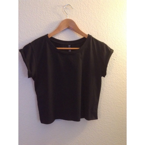❌Bundled Black Cropped Tee - Picture 2 of 4