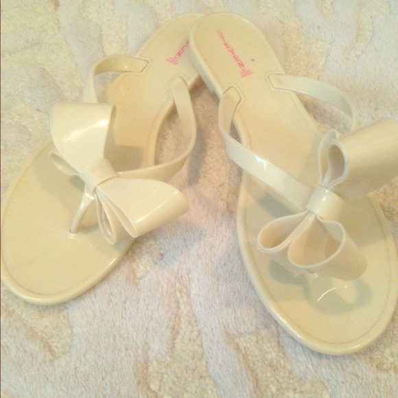 Steve madden beige Jelly Shoes (size 39)