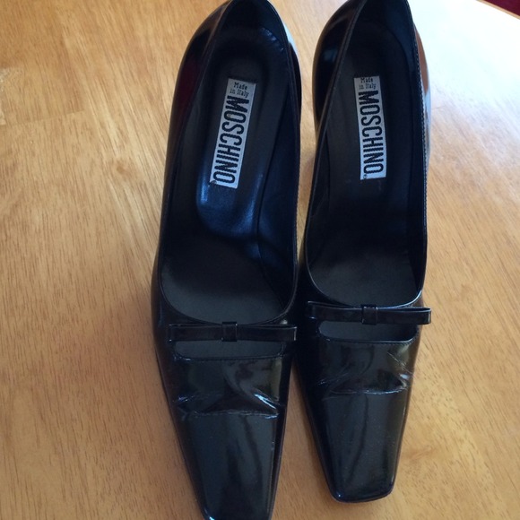 Moschino black patent leather pumps.
