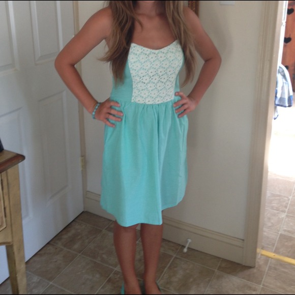 blue short dress with white flower print lace