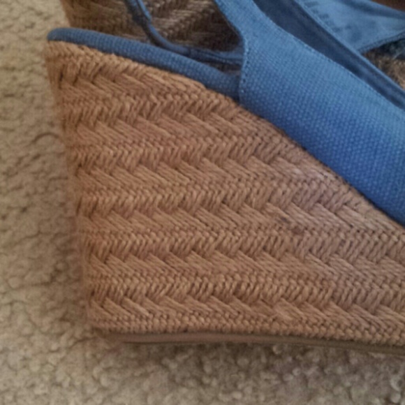 Shoes - Picture 4 of 4