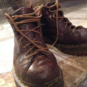 VINTAGE DR. MARTENS