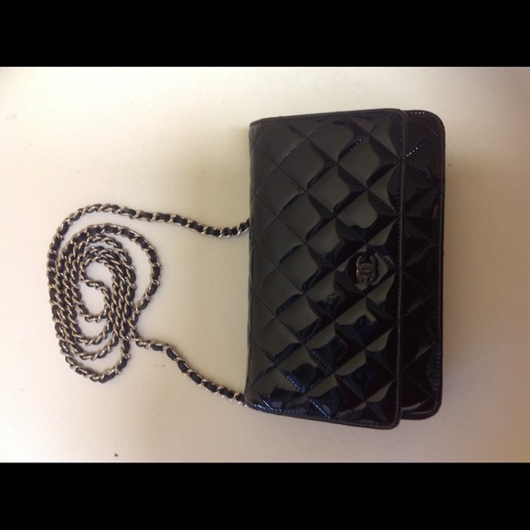 ⛔️SOLD ⛔️ Chanel cross over body...,