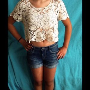 CROP CROCHET TOP