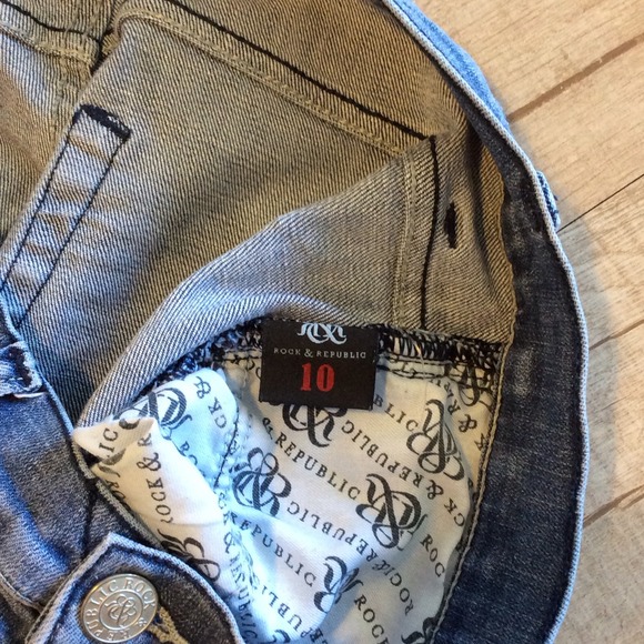 SOLD🎀 Rock and Republic Cutoff jean shorts 🎀 - Picture 4 of 4