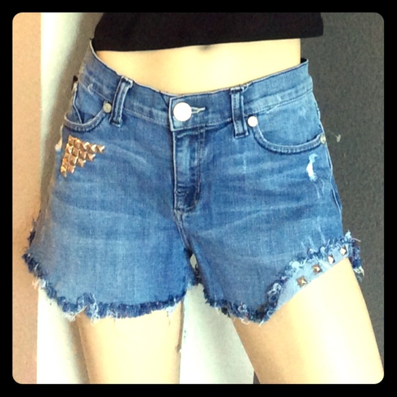SOLD🎀 Rock and Republic Cutoff jean shorts 🎀 - Picture 1 of 4