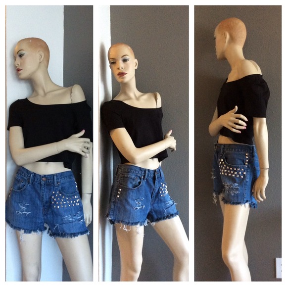 SOLD⬇️REDUCED💗 Cutoff jean shorts Levi's 🎀 - Picture 4 of 4