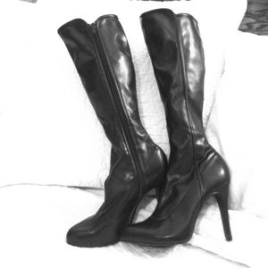 Chinese Laundry Black Knee High Boot!!