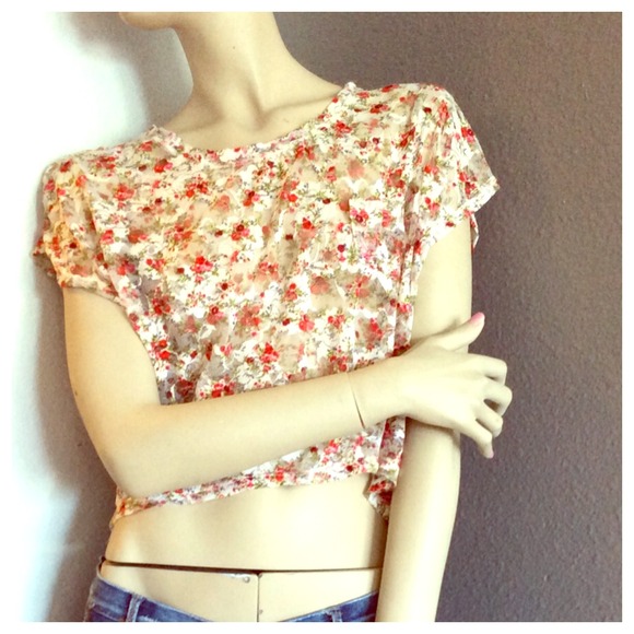 ๐ซ SOLD๐ Forever 21 high Low Lace Floral Top ๐ - Picture 1 of 4