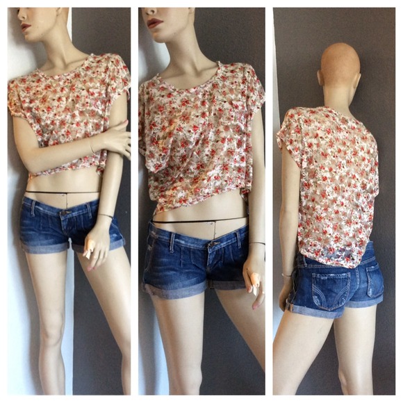 ๐ซ SOLD๐ Forever 21 high Low Lace Floral Top ๐ - Picture 2 of 4