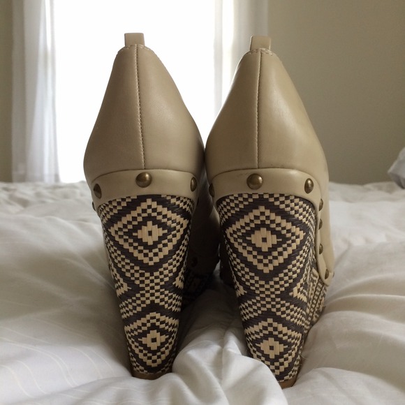 LAST CALL Tall Straw Wedges Beige & Black Pattern - Picture 3 of 3