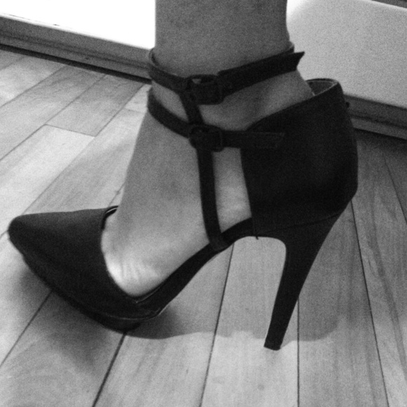 🚨Never Worn🚨 Black patent leather stilettos.