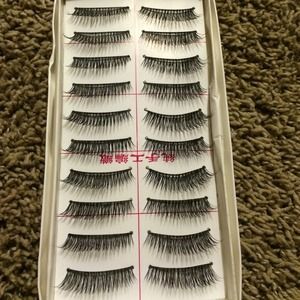 10 pairs of false lashes