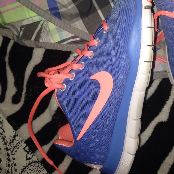 ❌SOLD❌Nike Free 5.0. Tri-Fit 3 (barely worn) - Picture 3 of 4