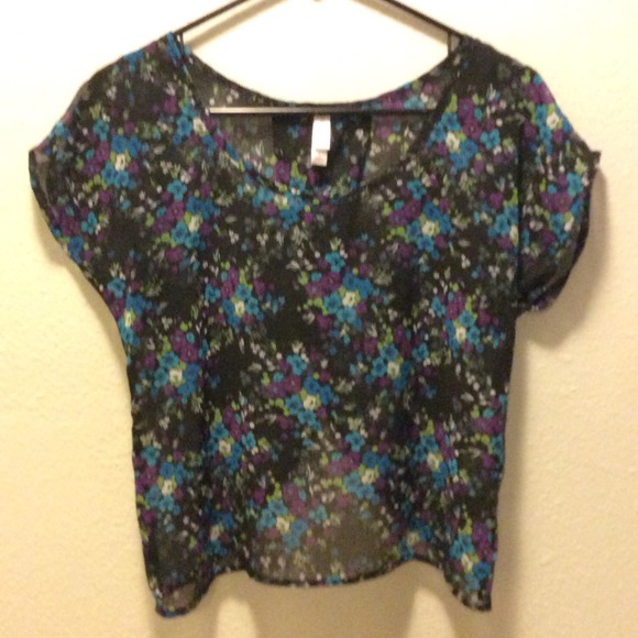 🚫SOLD💗 Sheer Chiffon top with open back 💗 - Picture 2 of 4